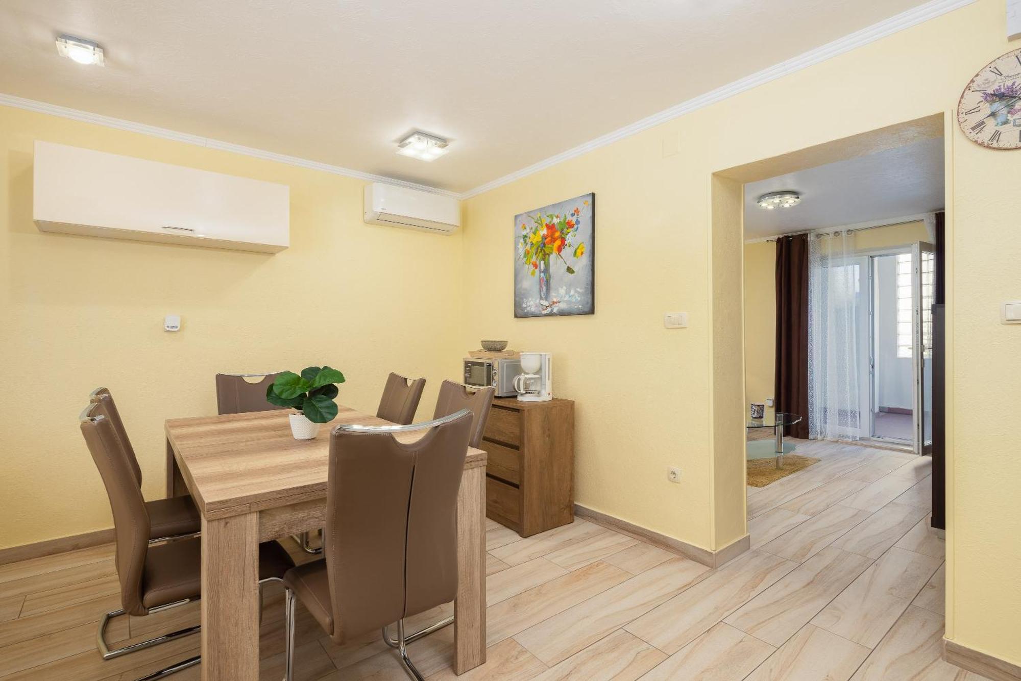 Perla Apartment - 2 Min To The Beach & Free Parking 马卡尔斯卡 外观 照片