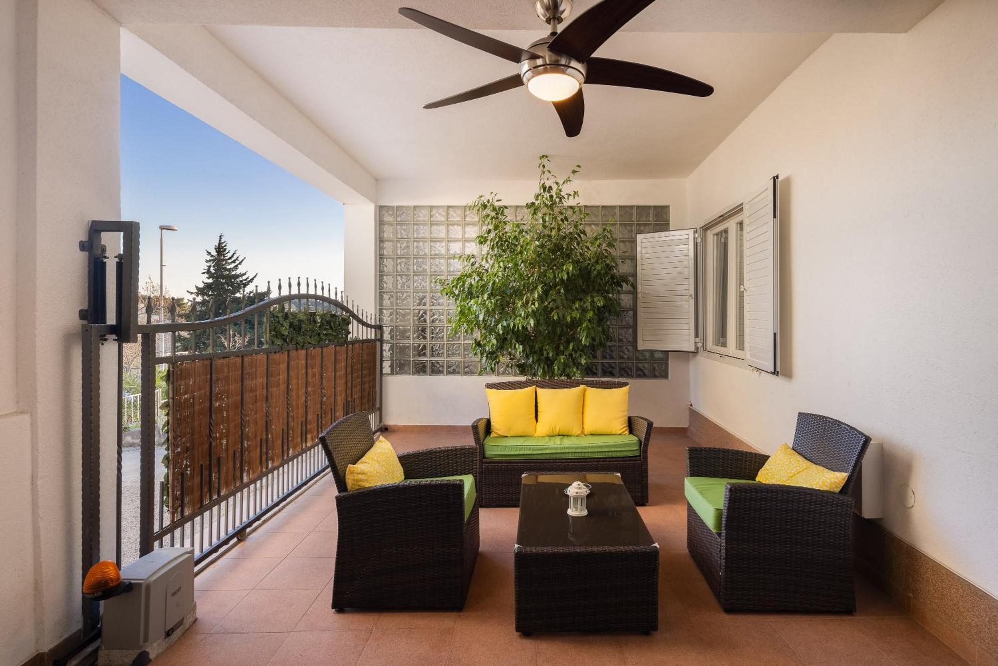 Perla Apartment - 2 Min To The Beach & Free Parking 马卡尔斯卡 外观 照片