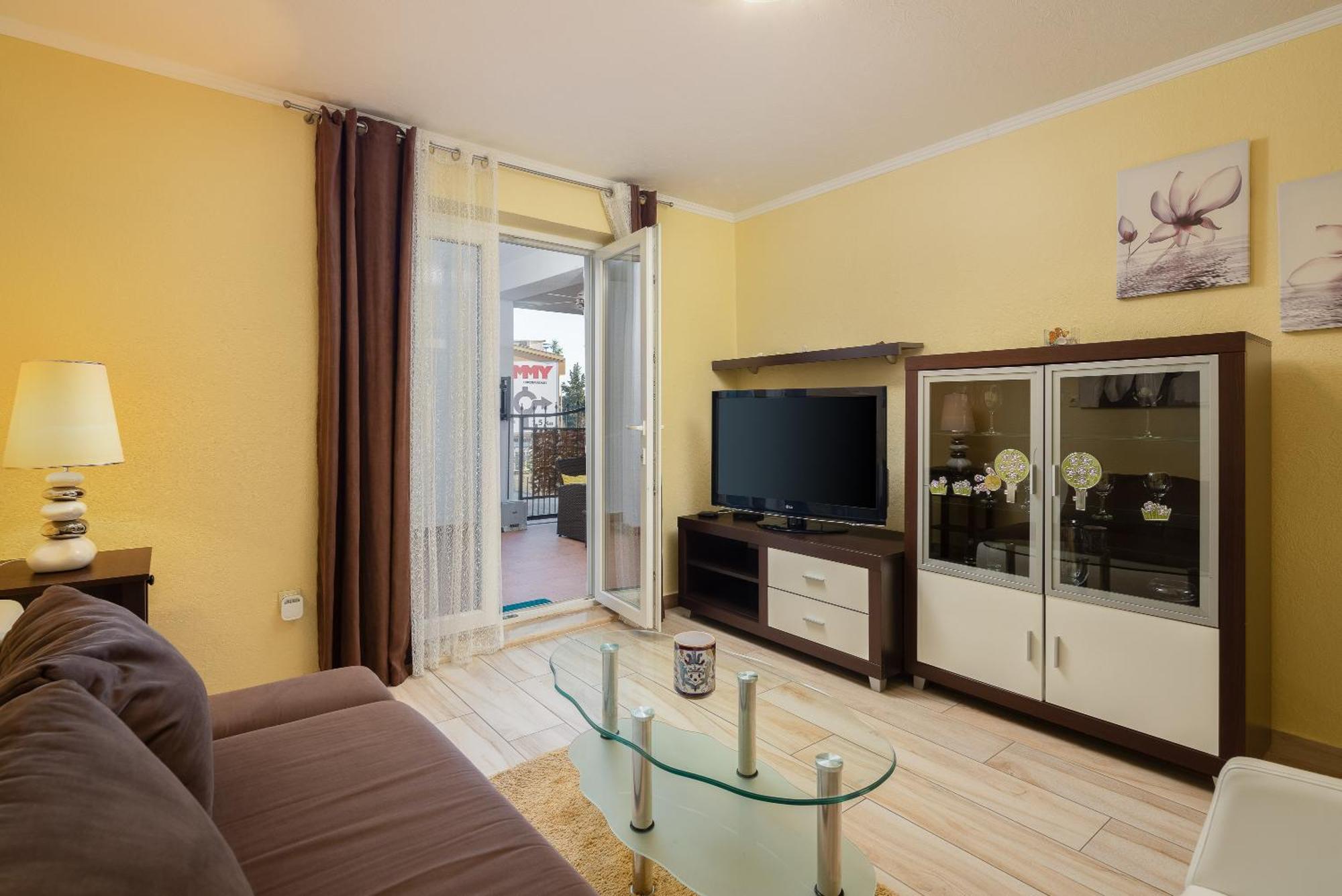 Perla Apartment - 2 Min To The Beach & Free Parking 马卡尔斯卡 外观 照片