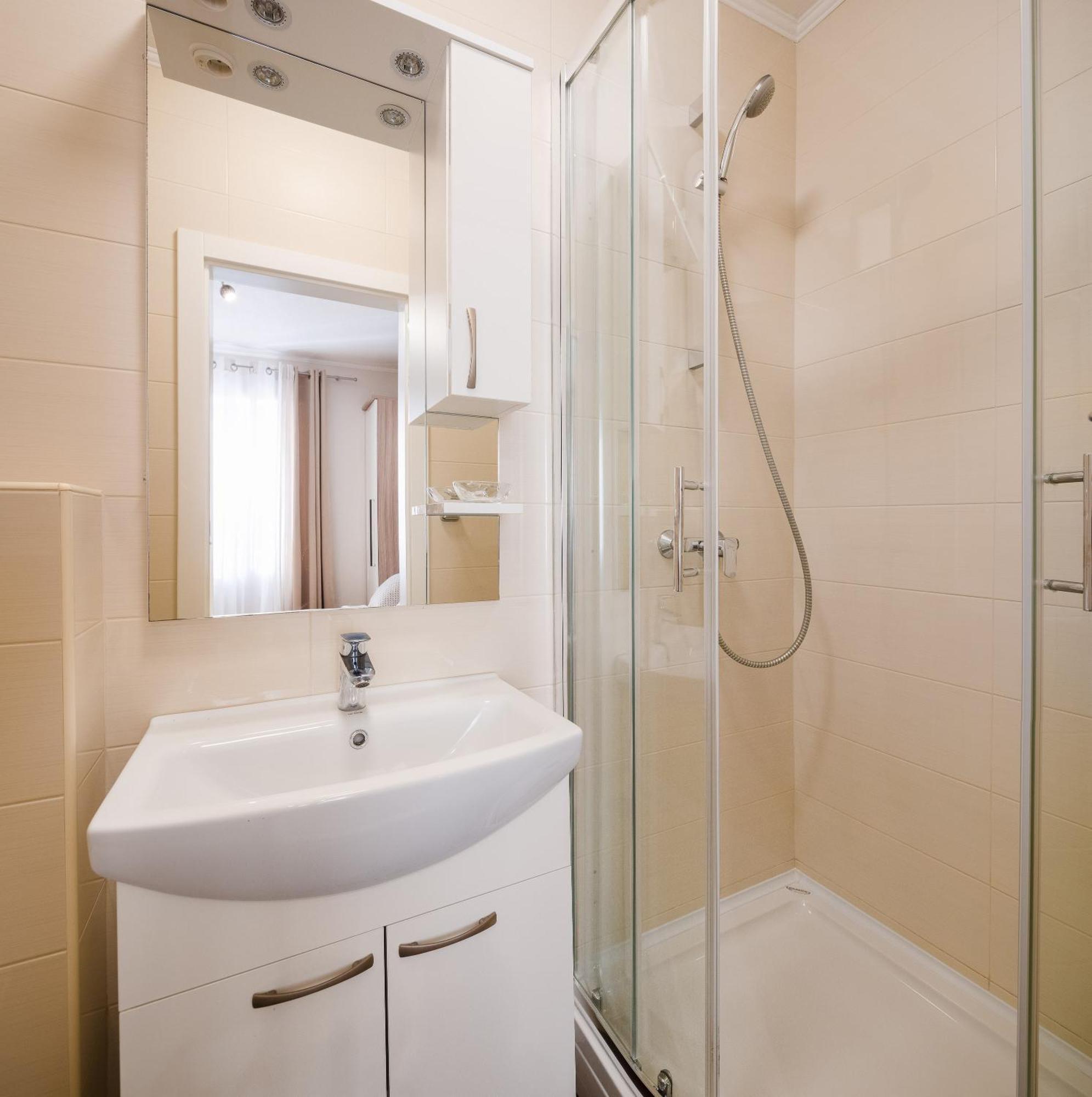 Perla Apartment - 2 Min To The Beach & Free Parking 马卡尔斯卡 外观 照片