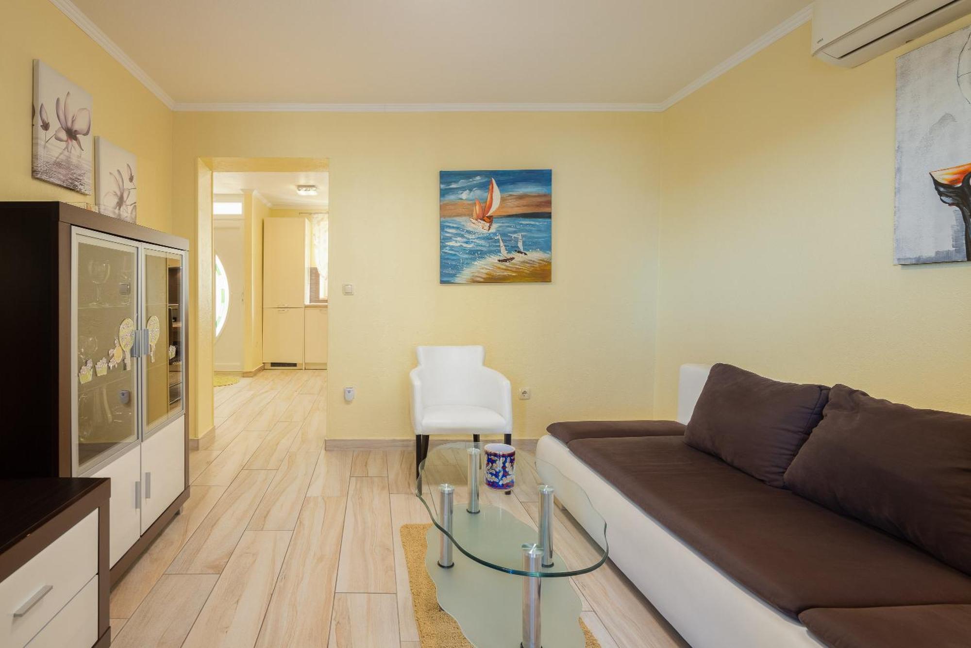 Perla Apartment - 2 Min To The Beach & Free Parking 马卡尔斯卡 外观 照片